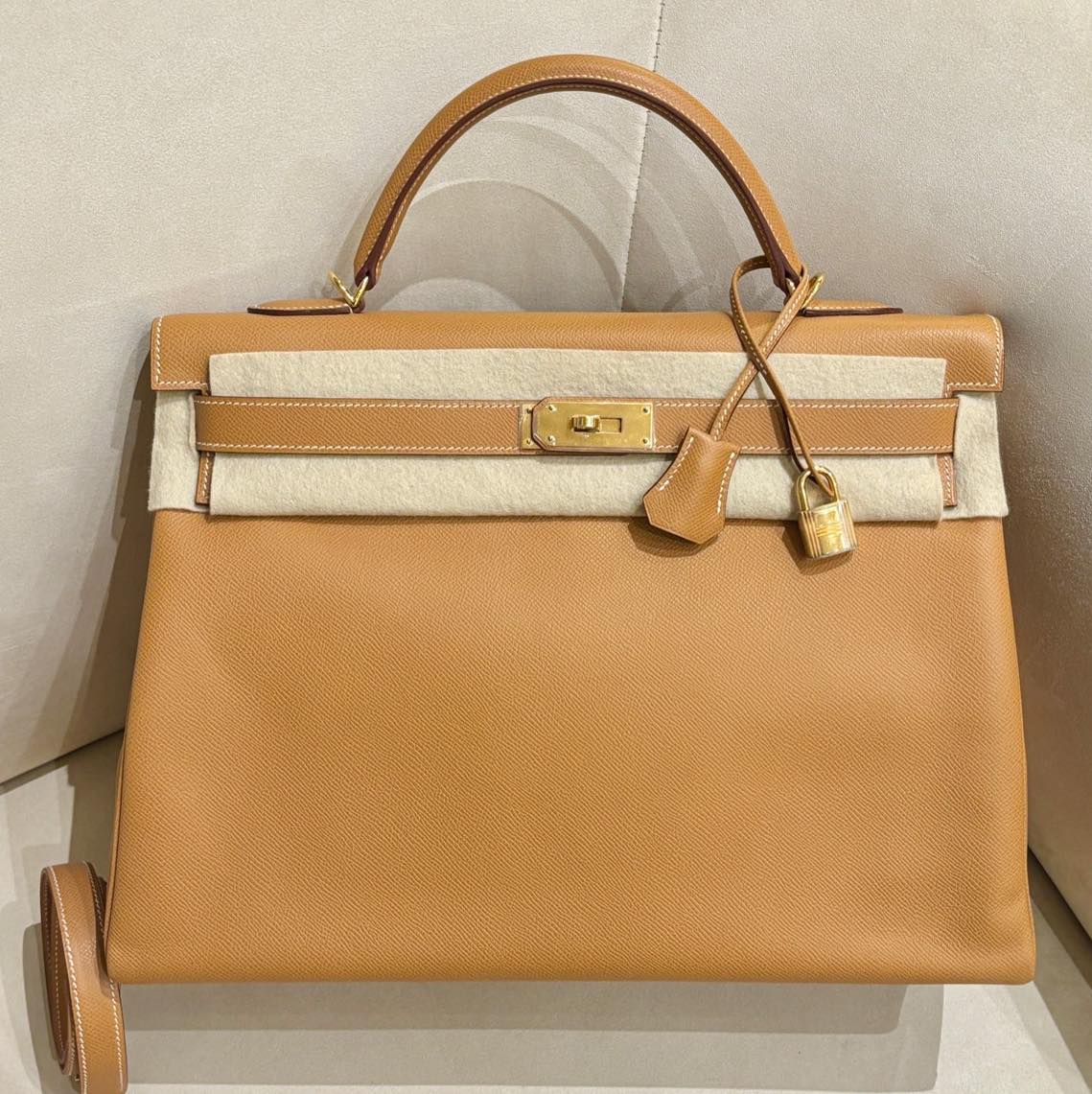 Kelly 40 Gold