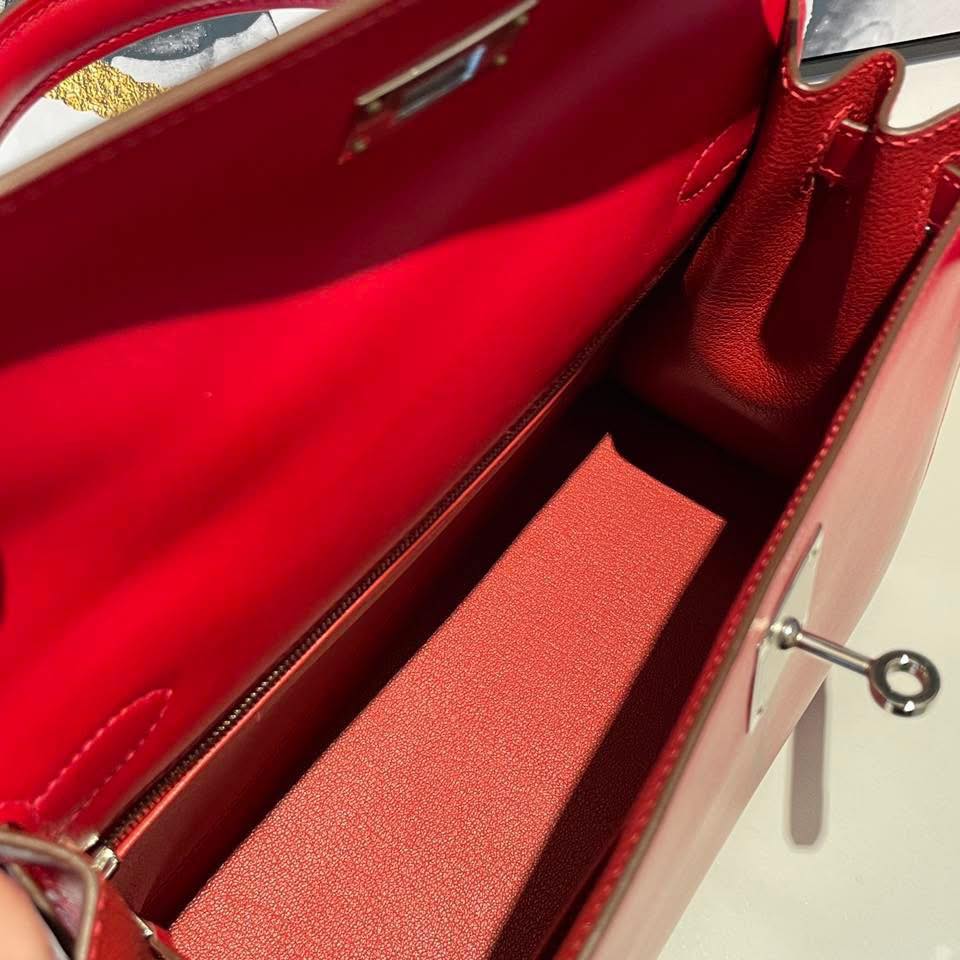 Kelly 28 Rouge Casaque